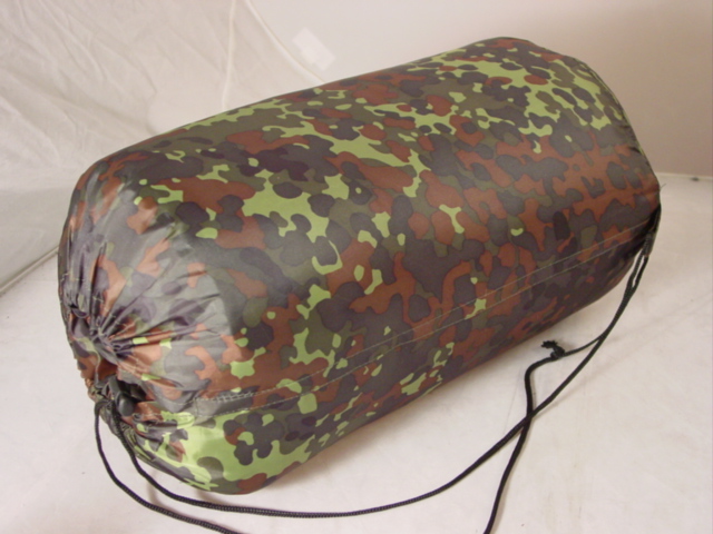 MUMMY SLEEPING BAG - ARMY PRINT - 20+ DEGREES
