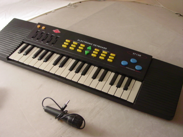 KEYBOARD PIANO - 37 KEYS - ELECTRONIC TOYS GREAT GIFT