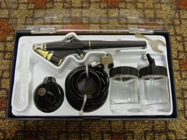 AIR BRUSH KIT + HOSES + PAINT JARS + CASE
