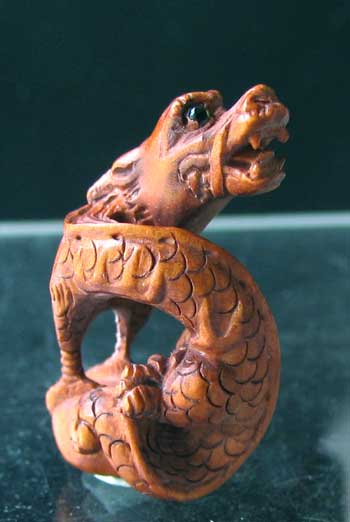 HAND Carved BOXWOOD Wise Crouching DRAGON Bead 4128CT