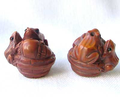 INTRICATELY CARVED Signed FROGGIE BASKET Bead 4128CJ