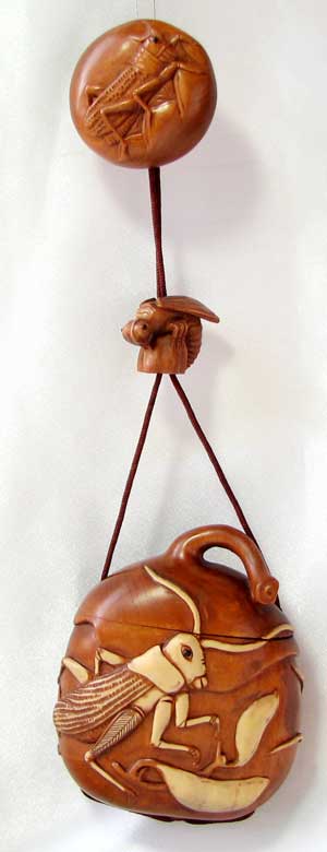 EXQUISITE HAND Carved CRICKET Boxwood Purse INRO 9476B