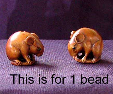 Hand CARVED & Signed MOUSE BOXWOOD Bead 004128AQ