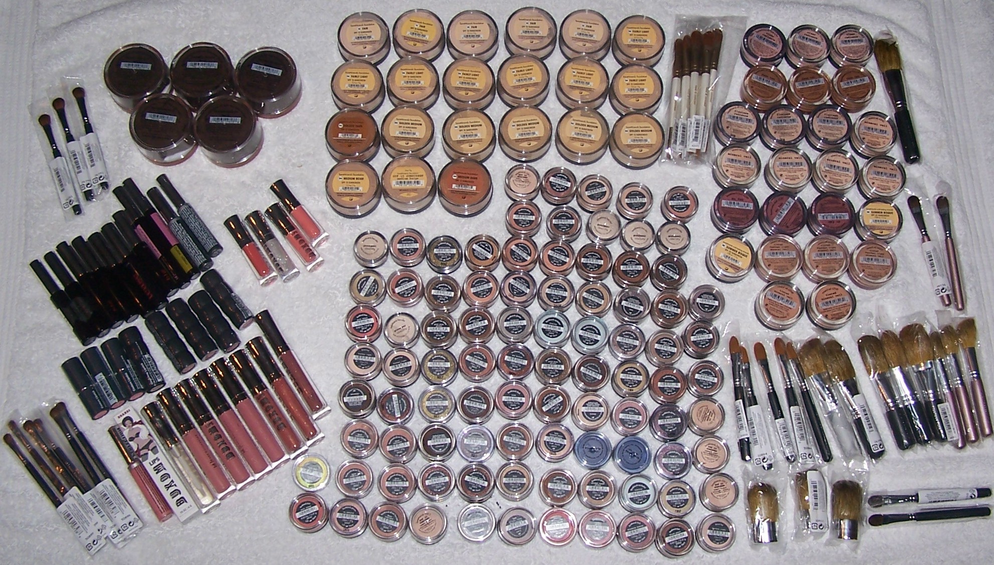 HUGE Bare Escentuals Lot 212 items all NEW Retail $3627