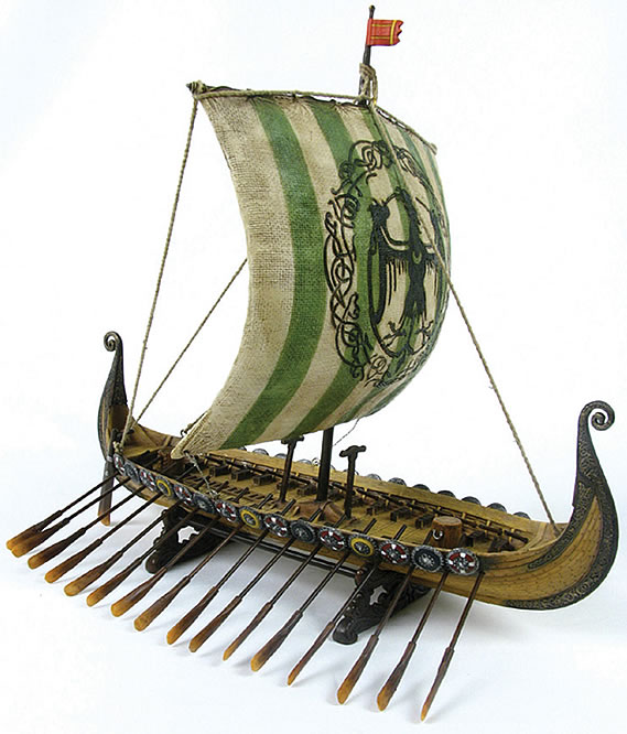 ANCIENT VIKING SHIP - COLLECTORS BOAT MODEL *MUST SEE