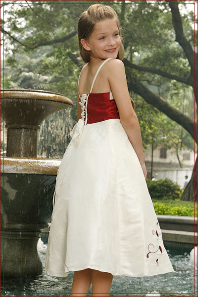 Click here for more flower girl dresses and flower girl accessories at 