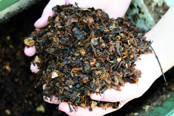 Rotate composter barrel to aerate