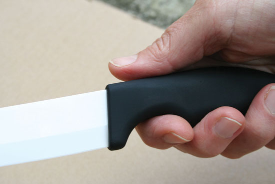 ceramic knife with ergonomic handle
